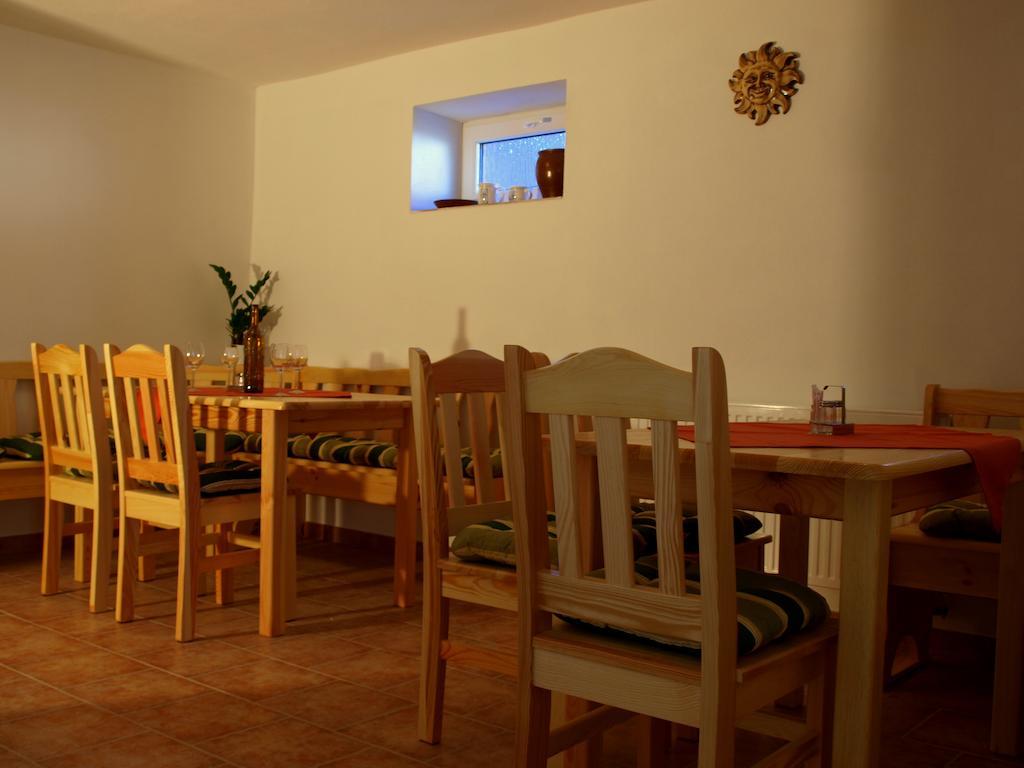 Penzion U Dvou lip Drnholec Extérieur photo