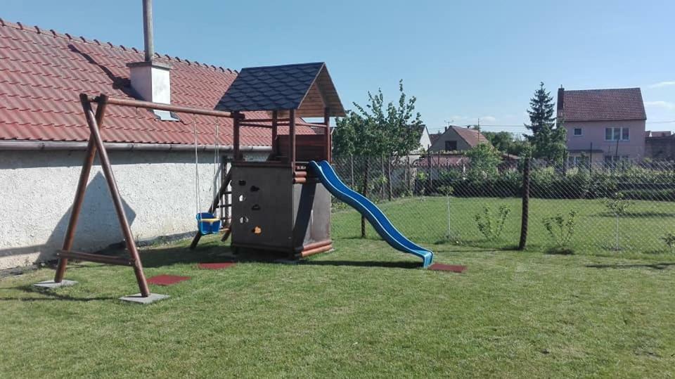 Penzion U Dvou lip Drnholec Extérieur photo